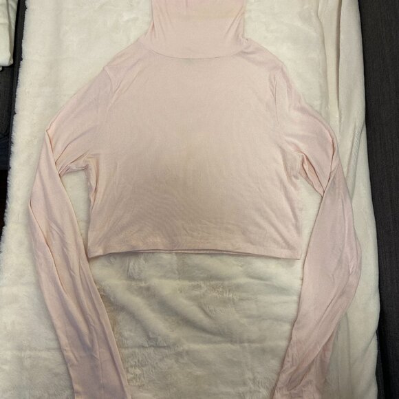 Aritzia Sunday Best Freshman Cropped Turtleneck - Size L - Frosted Rose - Picture 1 of 3